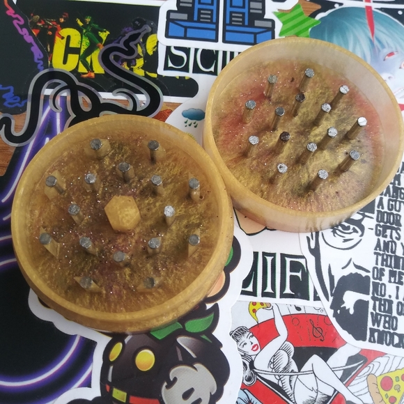 Spice Grinder Epoxy Resin Art 420 Bud Flower Grinders Handmade Pocket - Picture 5 of 16
